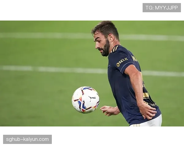 奥萨苏纳2-2吉罗纳,主队两球均来自右边路45度斜传禁区