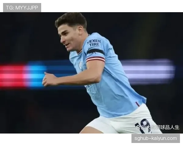 战术板分析：阿尔瓦雷斯在曼城攻击线的新角色，伪九号与十号位的自由切换